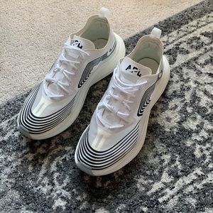 APL Streamlines White size 9.5